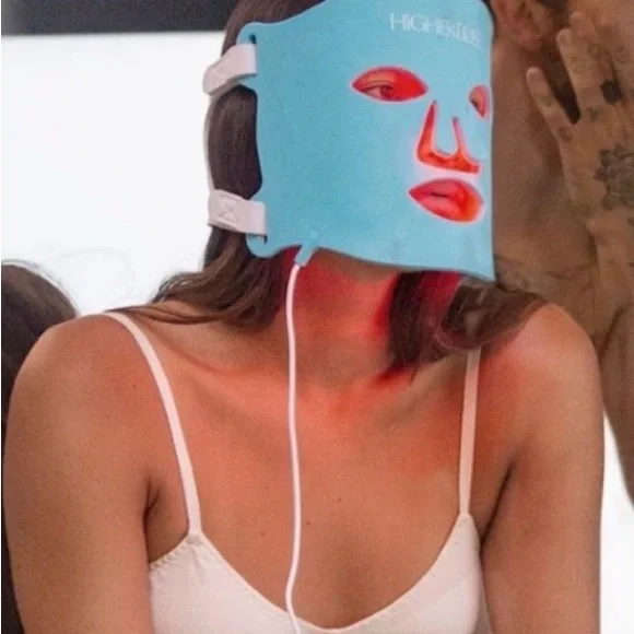 Higherdose Red Light Face Mask - Picture 3 of 9